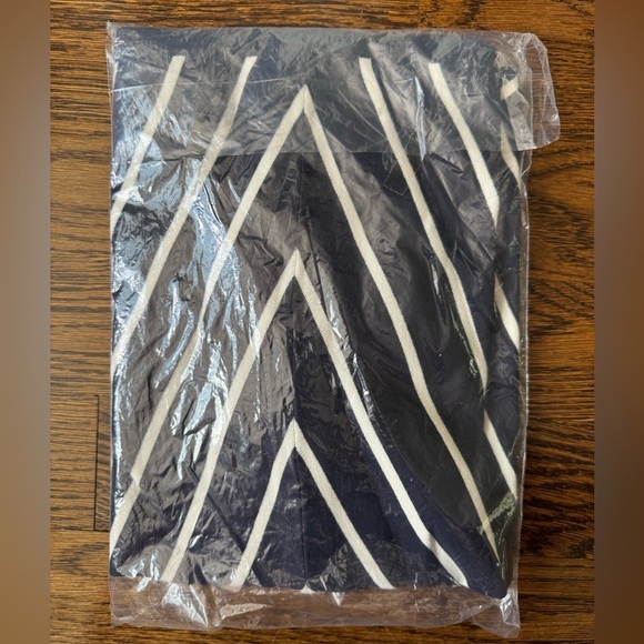 NWT Talbots Chevron Stripe V-Neck Sweater Pullover Top Casual Navy White Size M - Picture 6 of 8